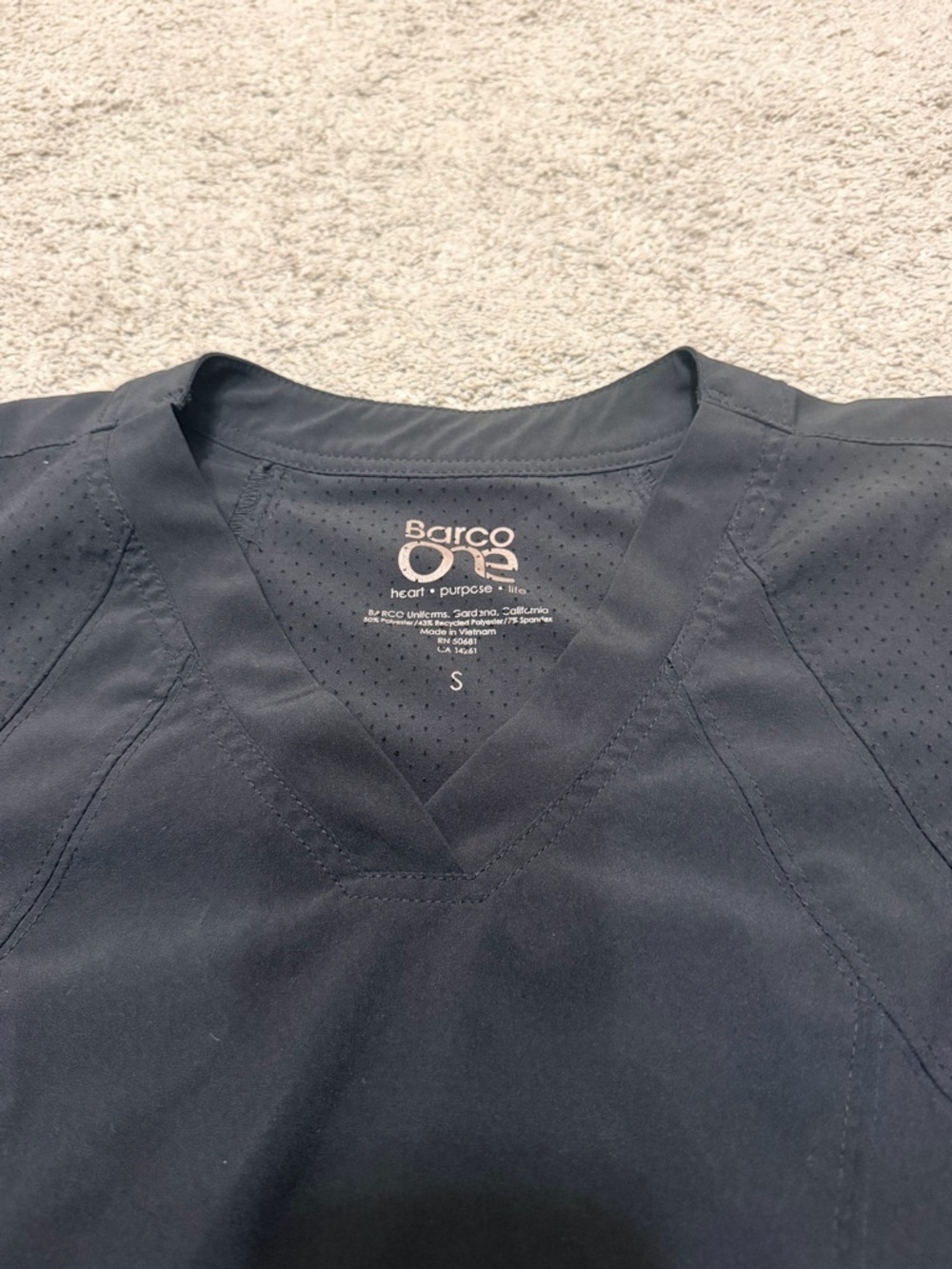 BARCO ONE Black Racer 4 Pocket Scrub Top - Picture 5 of 6